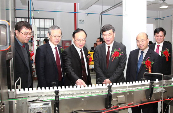 1498725222548239.jpg 集團董事長汪路平與日本石原.jpg