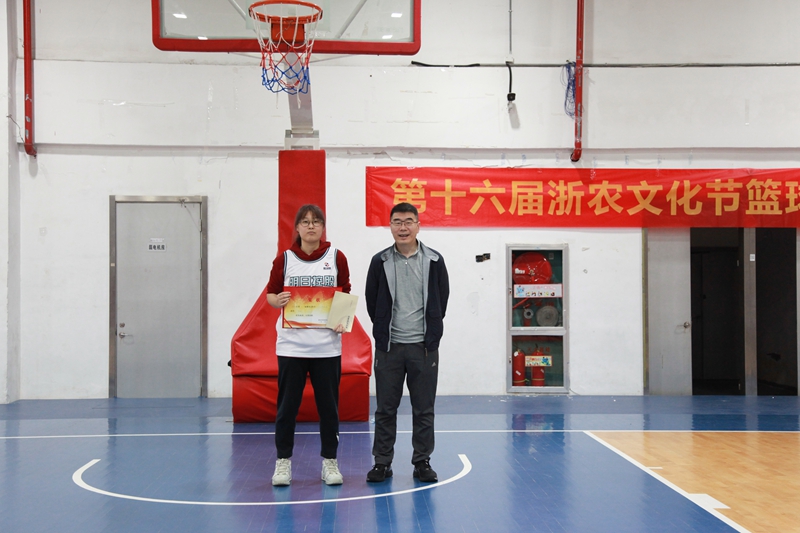 1635411763922800.jpg 女子定點投籃冠軍_副本.jpg